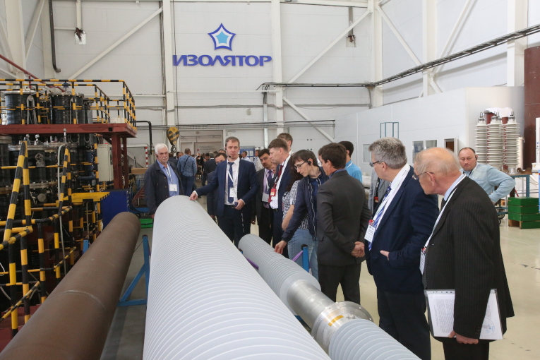 Participants of the 25th Applied Science Conference on diagnostics of power equipment are getting an introduction to the process of high-voltage bushings manufacture at Izolyator plant